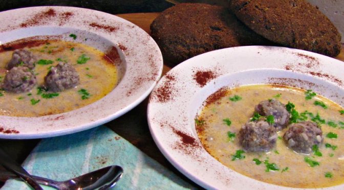 Youvarlakia – Greek meatball soup in an egg lemon sauce